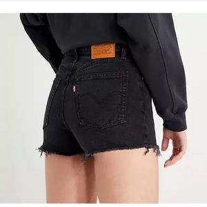Levi’s Ribcage Shorts